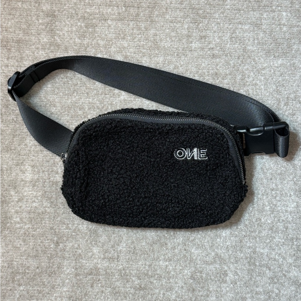 Sherpa Black Belt Bag Zipper Closure Back‎ Zipper Pocket Adjustable Waist…
